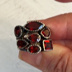 Stunning silver and garnet ring, size 7